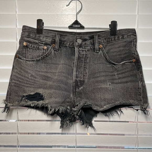 Levi’s 501 Distressed Shorts size 28 - Picture 2 of 4